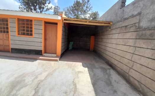 3 BEDROOM BUNGALOW WITH DSQ TO LET